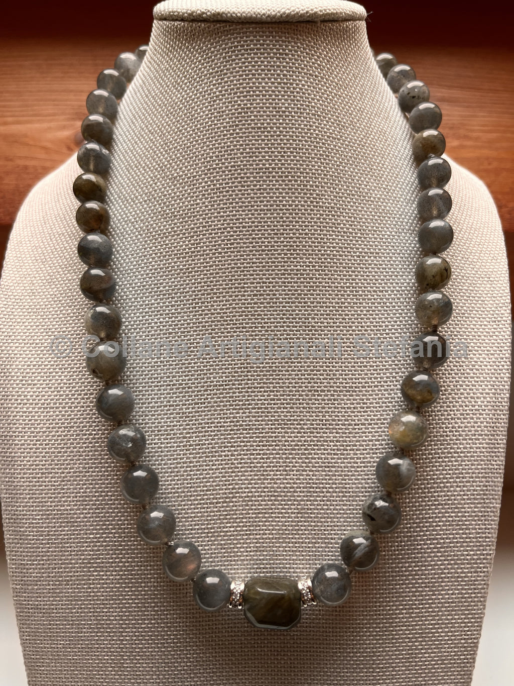Collana con pietre dure di Pietra di Luna grigia