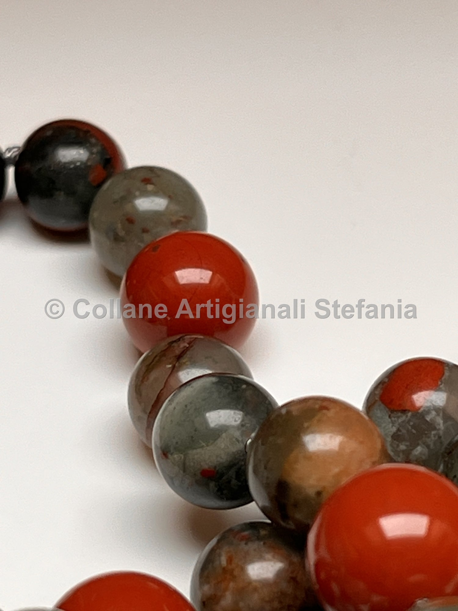 Collana con pietre dure di Diaspro rosso e sanguigno.