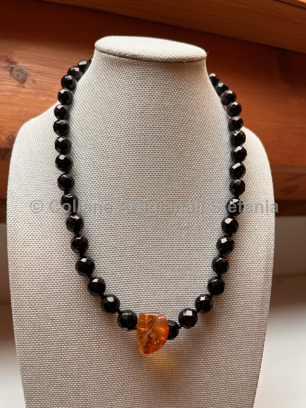 Collana con pietre dure di Onice e Ambra
