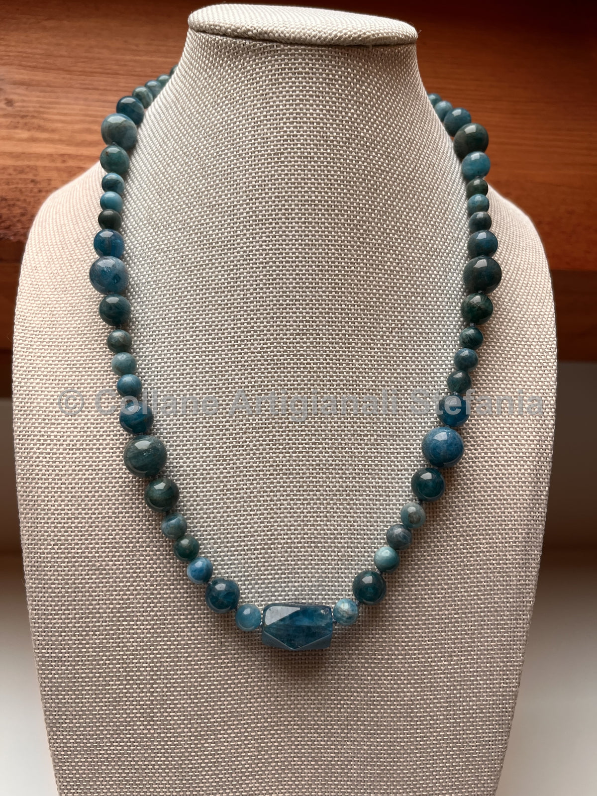 Collana con pietre dure di Apatite di alta qualità