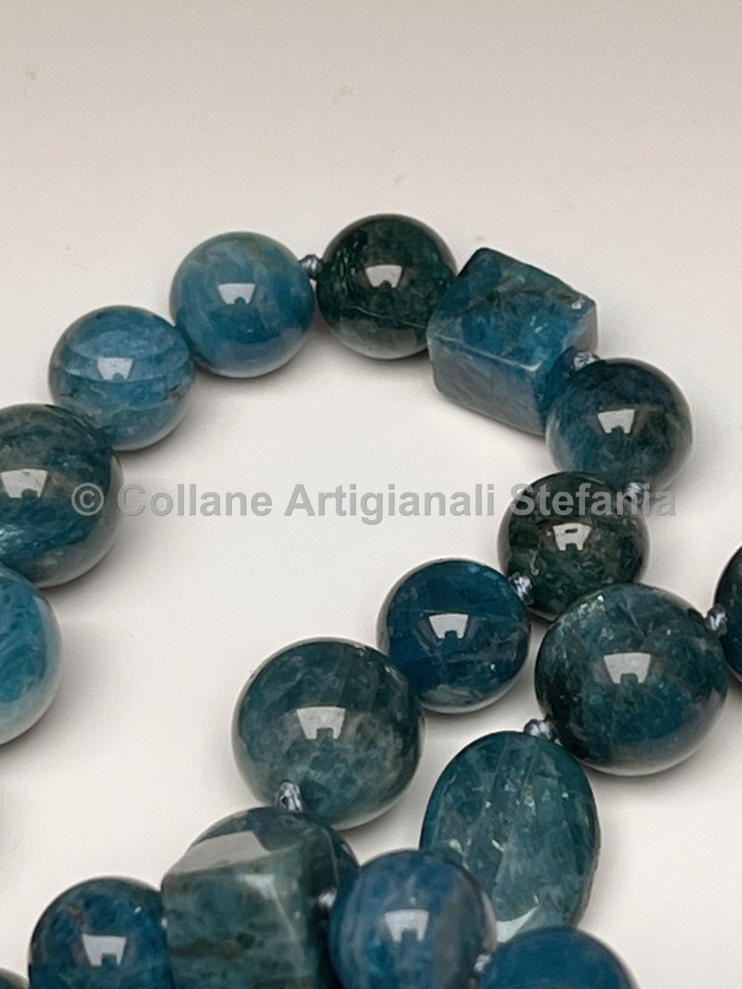Collana con pietre dure di alta qualità di Apatite