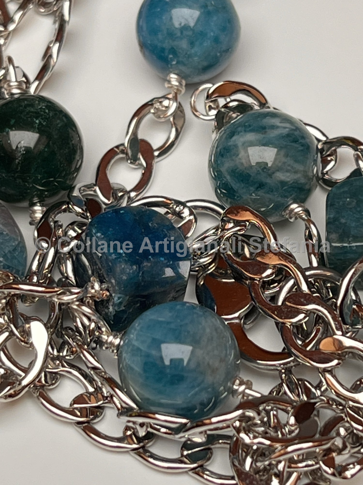 Collana con catenella e pietre dure di Apatite