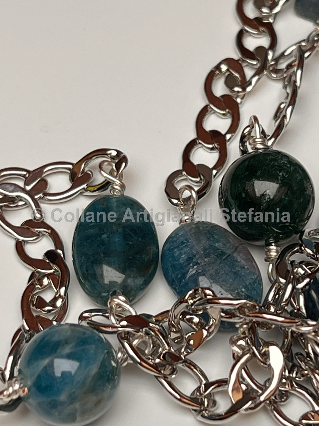 Collana con catenella e pietre dure di Apatite