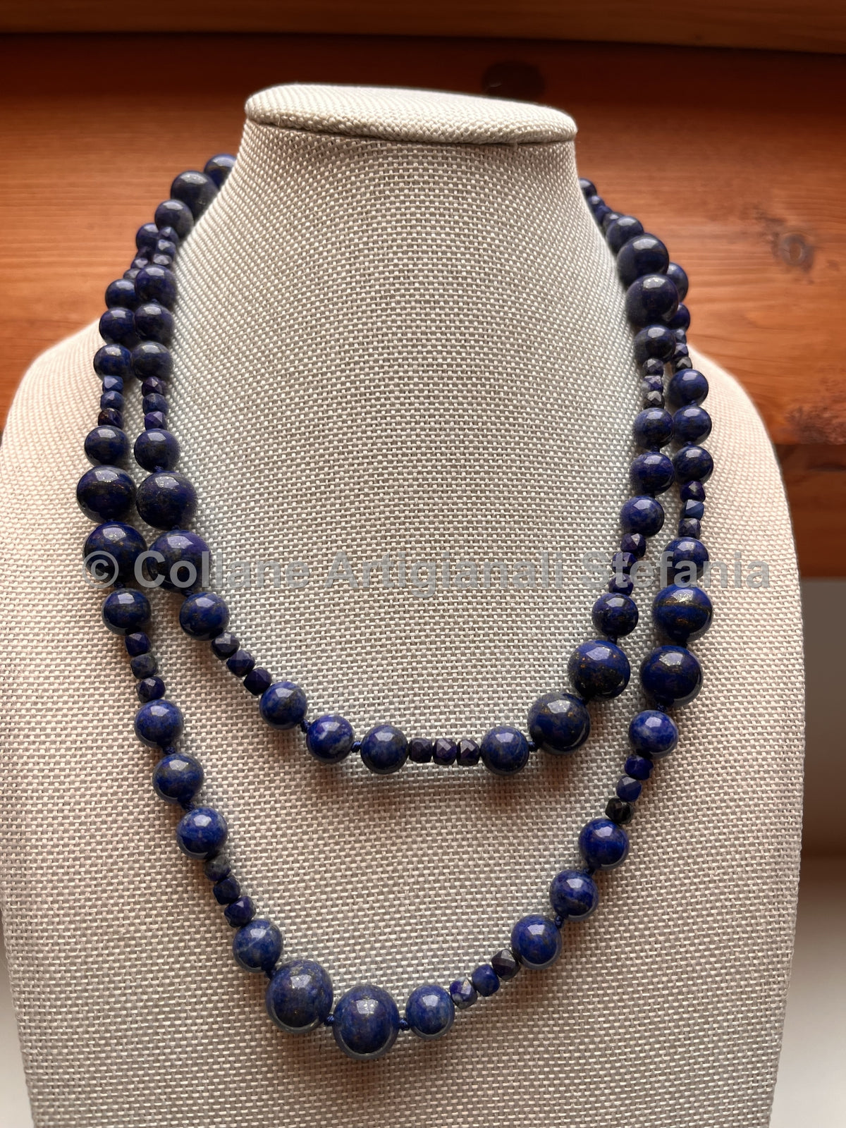 Collana con pietre dure di alta qualità di Lapislazzuli.