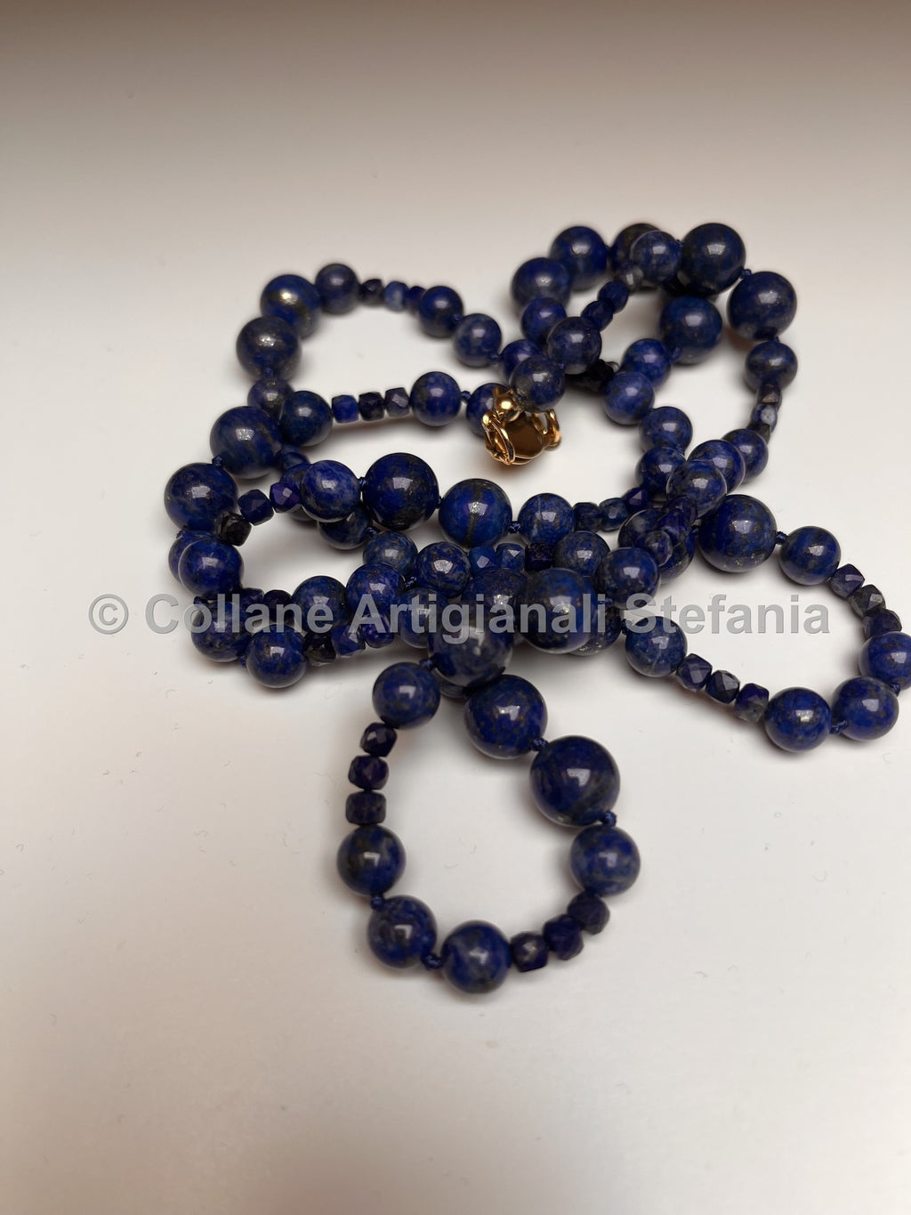 Collana con pietre dure di alta qualità di Lapislazzuli.