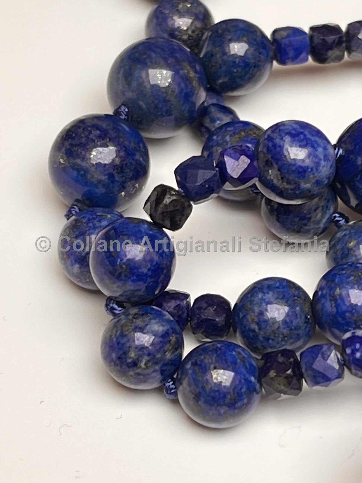 Collana con pietre dure di alta qualità di Lapislazzuli.