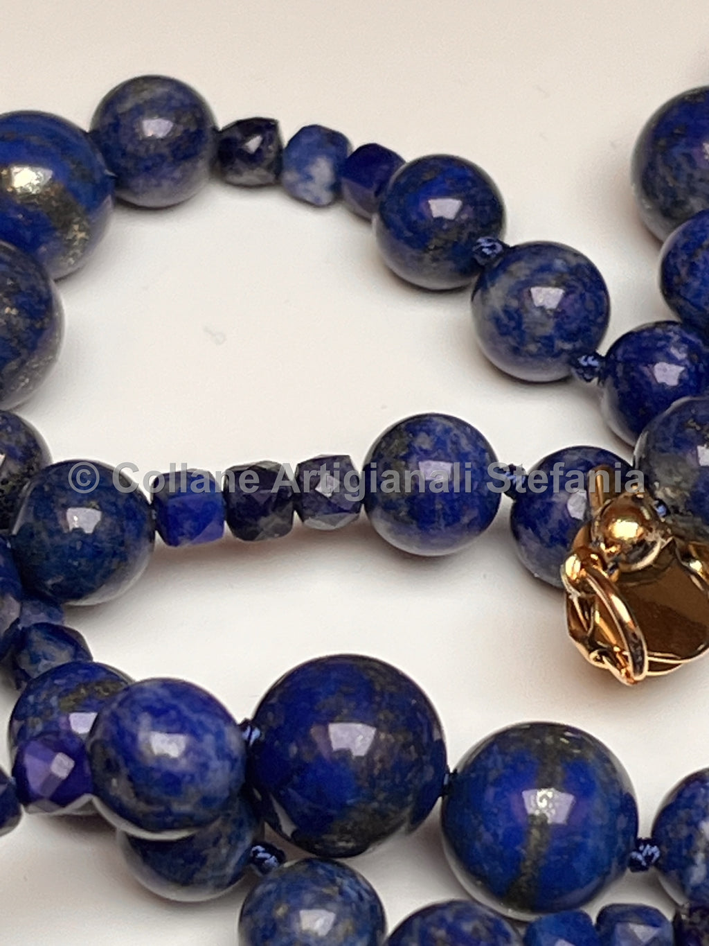 Collana con pietre dure di alta qualità di Lapislazzuli.