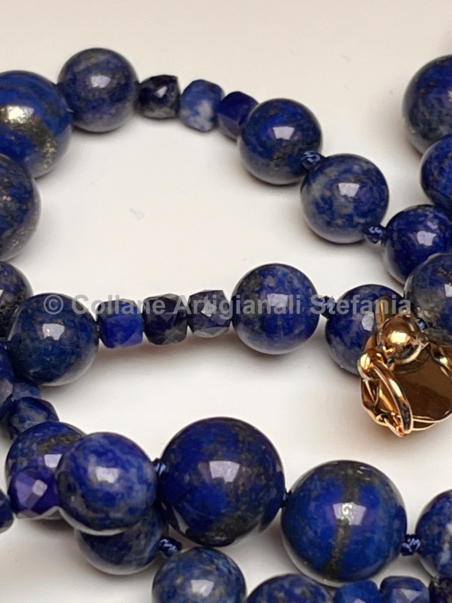 Collana con pietre dure di alta qualità di Lapislazzuli.