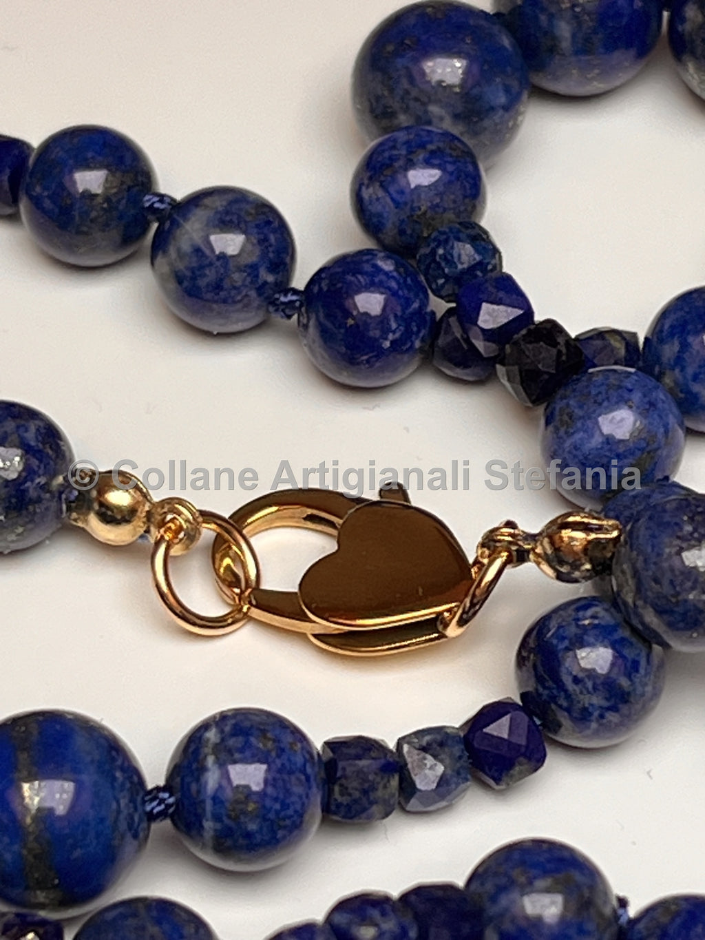 Collana con pietre dure di alta qualità di Lapislazzuli.