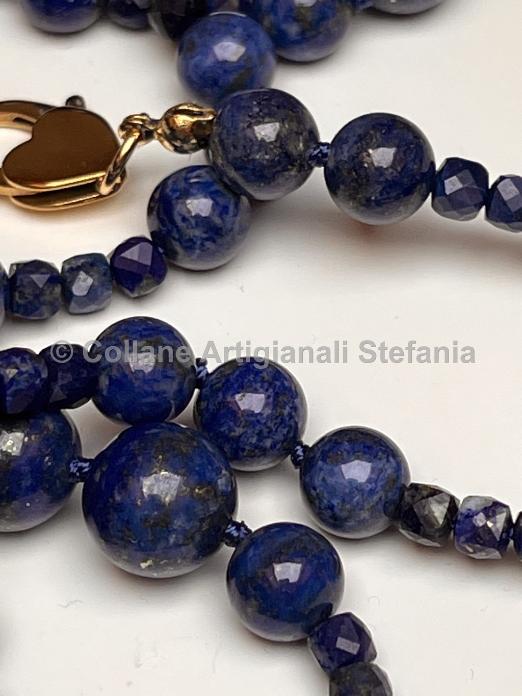 Collana con pietre dure di alta qualità di Lapislazzuli.