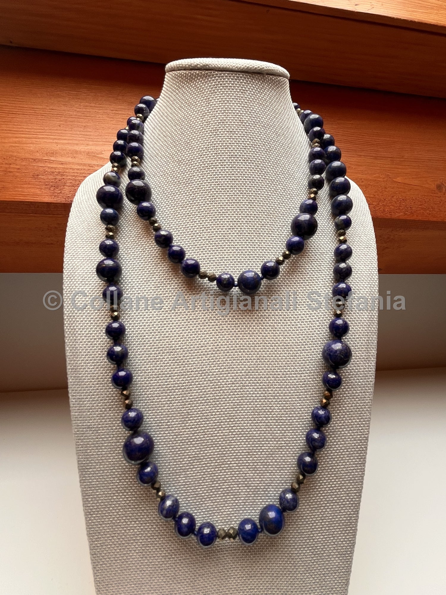 Collana con pietre dure di alta qualità di Lapislazzuli.