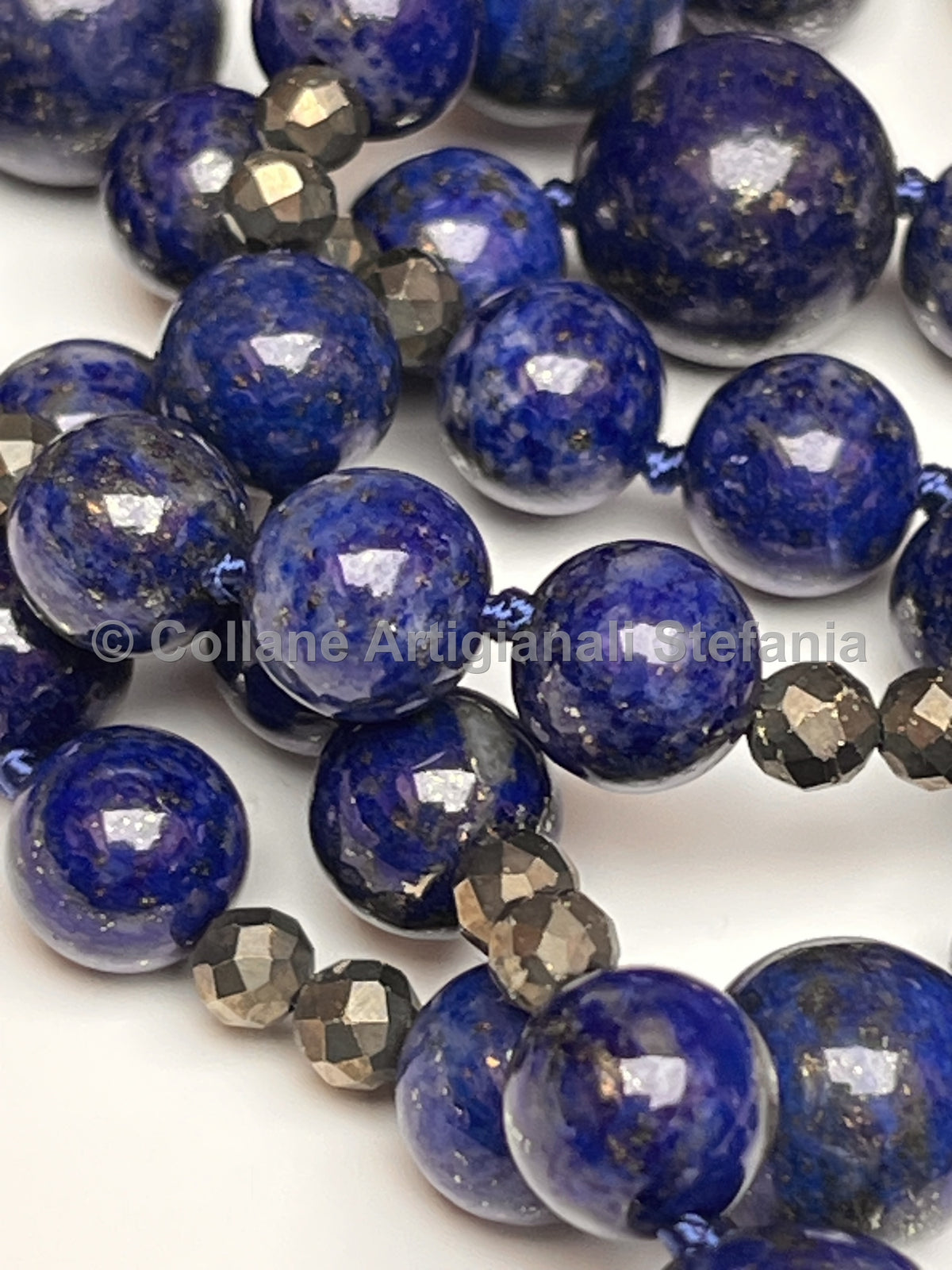 Collana con pietre dure di alta qualità di Lapislazzuli.
