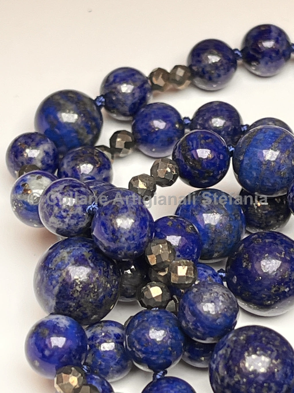 Collana con pietre dure di alta qualità di Lapislazzuli.