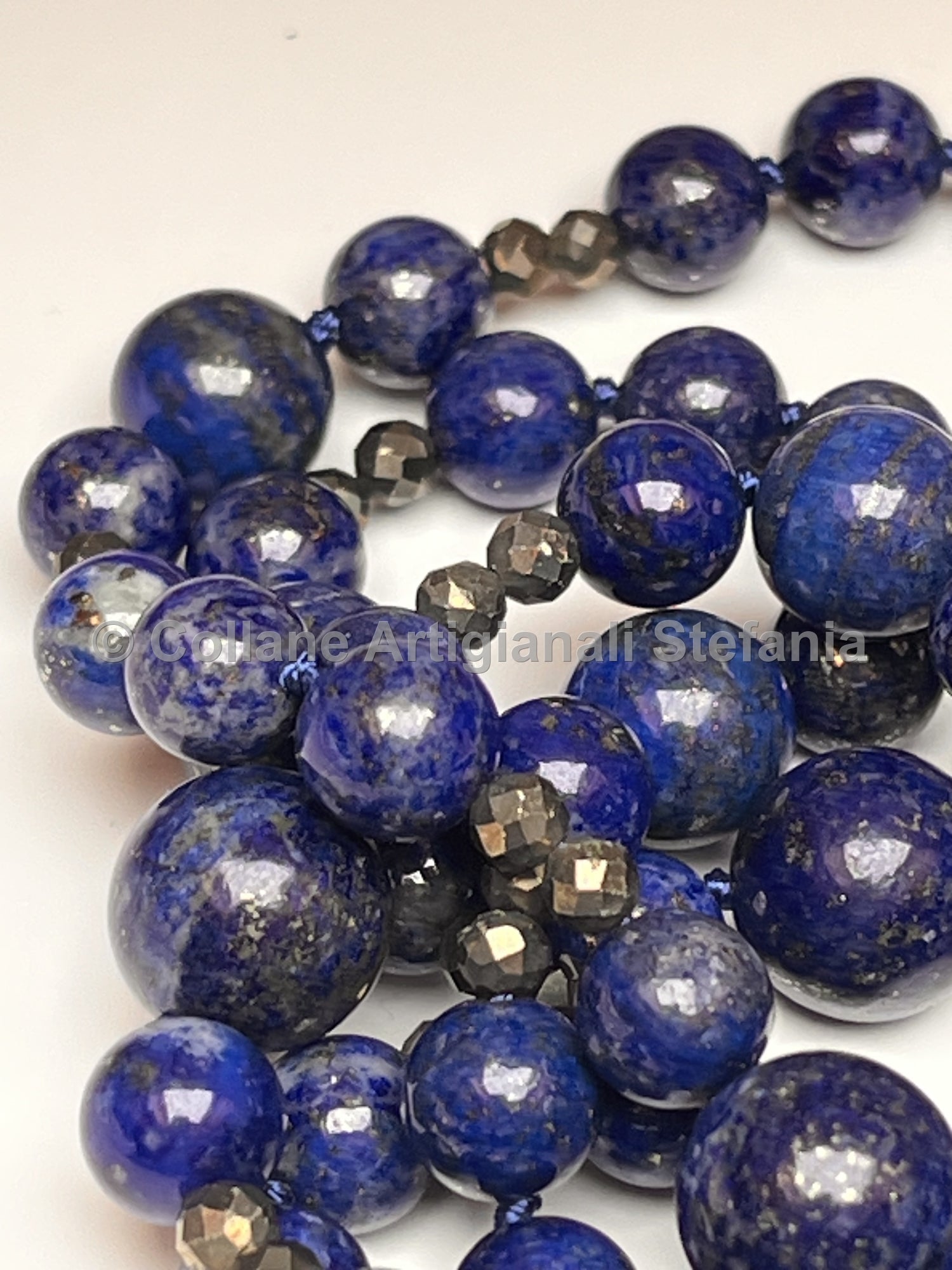 Collana con pietre dure di alta qualità di Lapislazzuli.