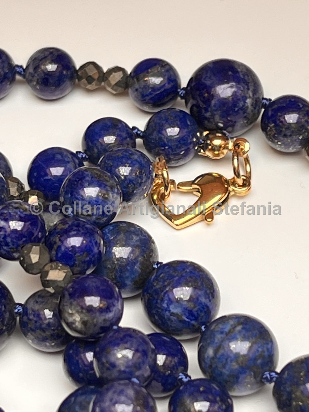 Collana con pietre dure di alta qualità di Lapislazzuli.