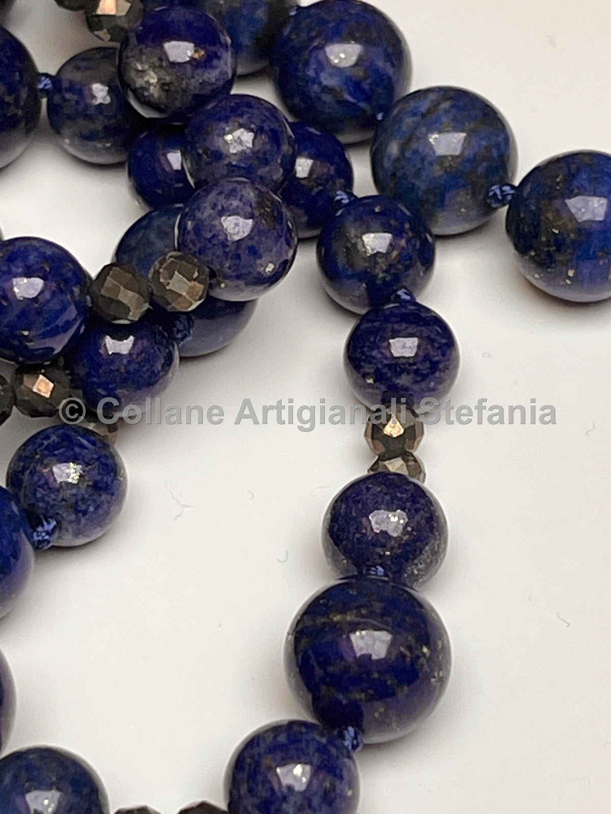 Collana con pietre dure di alta qualità di Lapislazzuli.