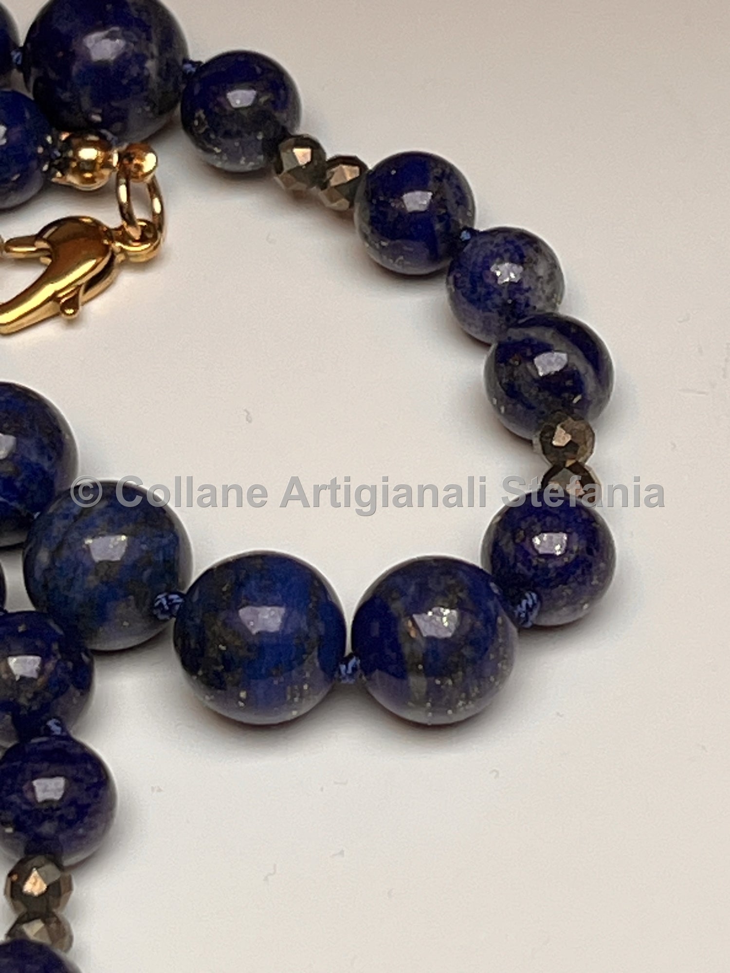 Collana con pietre dure di alta qualità di Lapislazzuli.