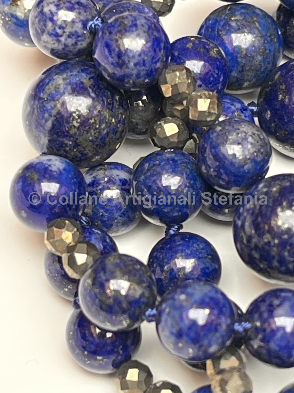 Collana con pietre dure di alta qualità di Lapislazzuli.