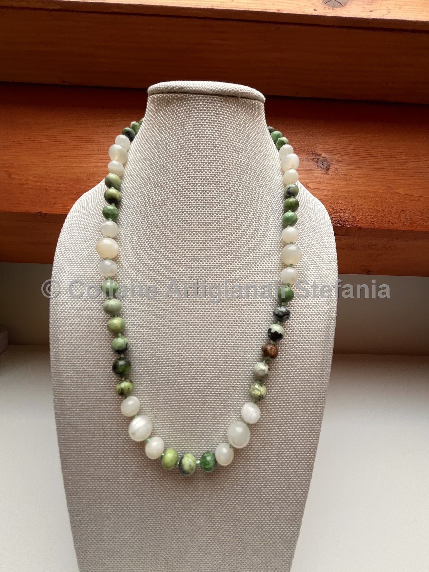 Collana artigianale con Variscite e Pietra di Luna di alta qualità.