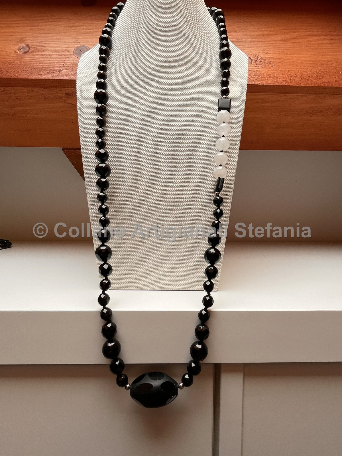 Collana lunga con Onice nero e Calcedonio bianco