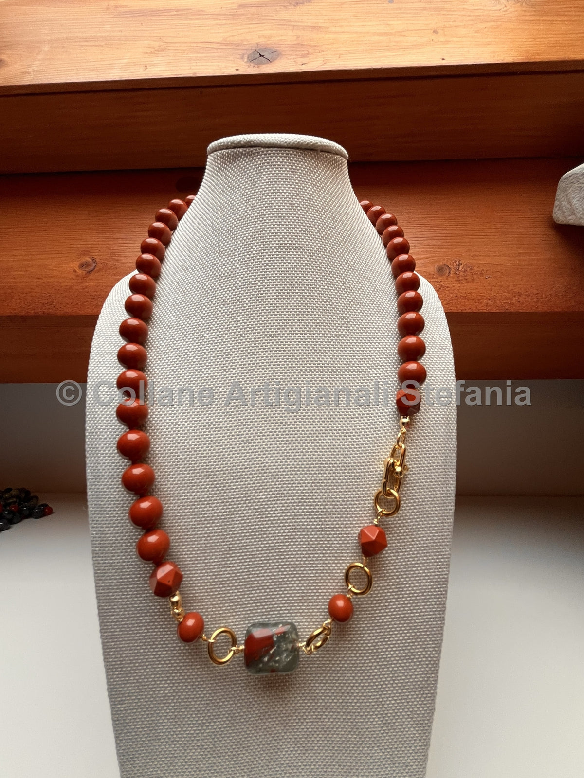 Collana Diaspro rosso e pietra rettangolare di Diaspro sanguigno, indossabile in due modi