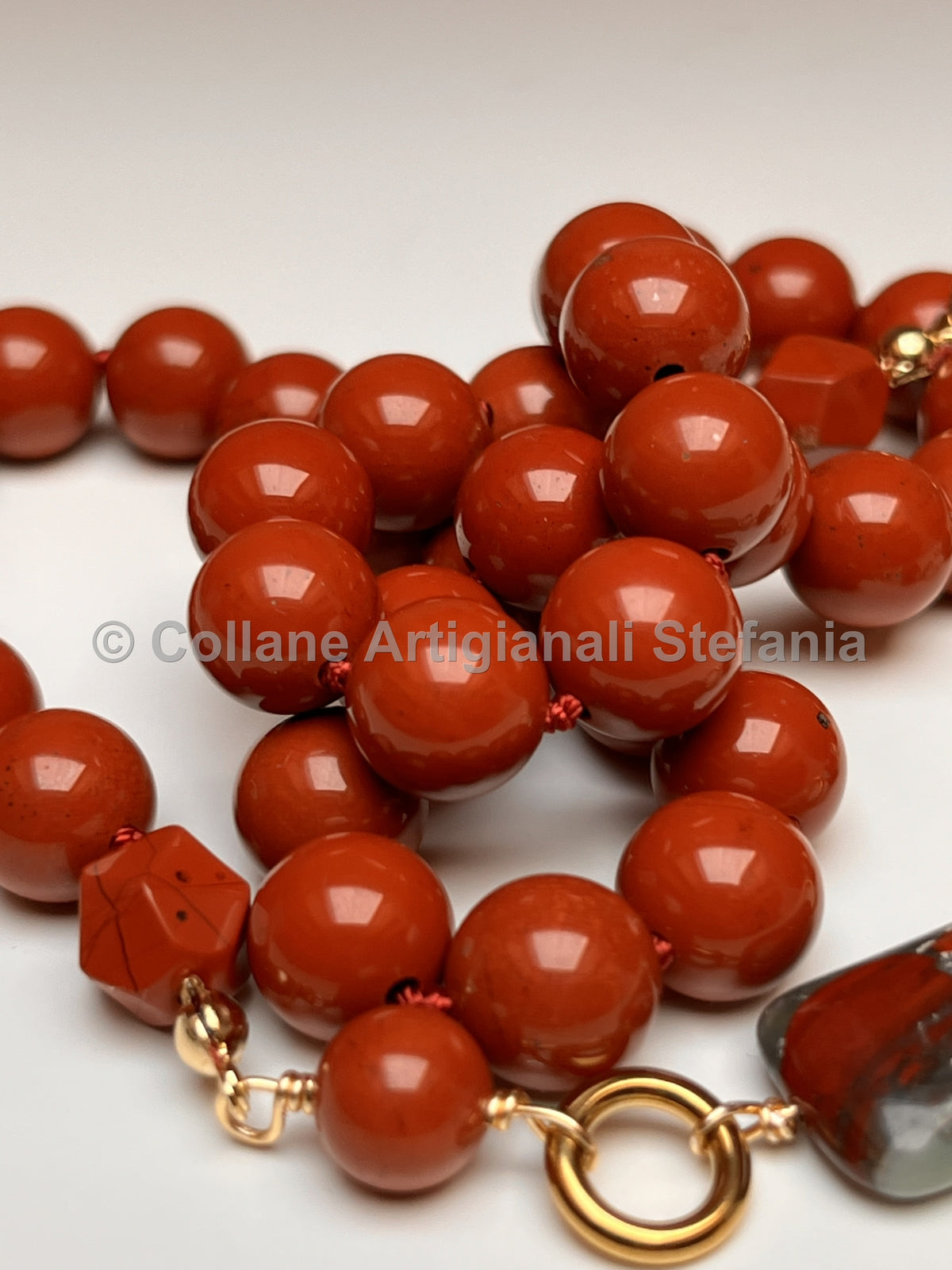 Collana Diaspro rosso e pietra rettangolare di Diaspro sanguigno, indossabile in due modi