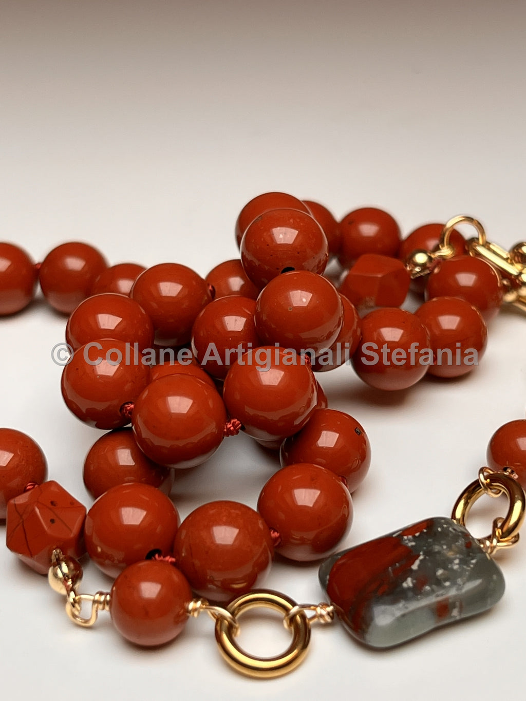 Collana Diaspro rosso e pietra rettangolare di Diaspro sanguigno, indossabile in due modi