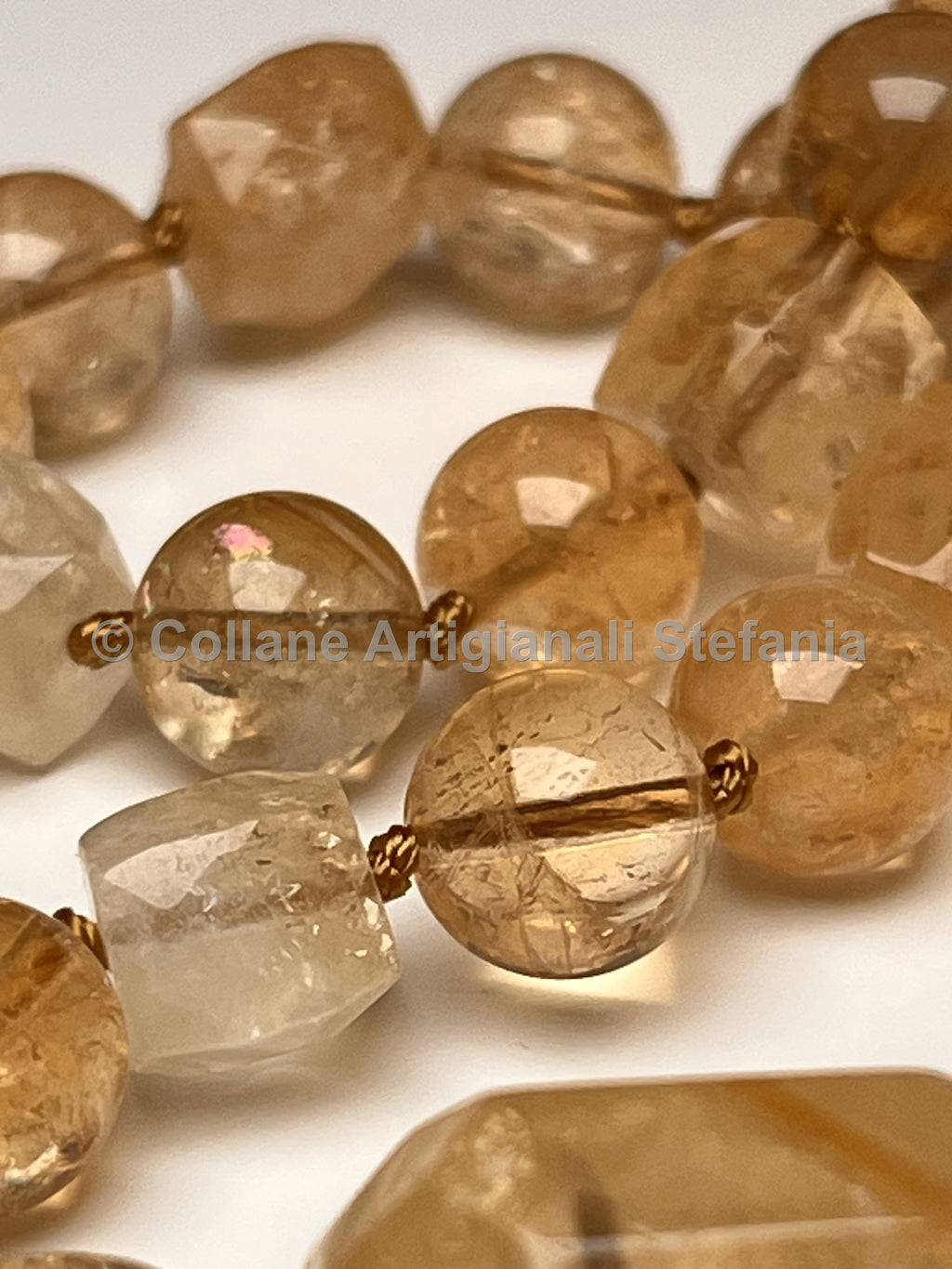 Collana in quarzo citrino con pietre rotonde e squadrate irregolari