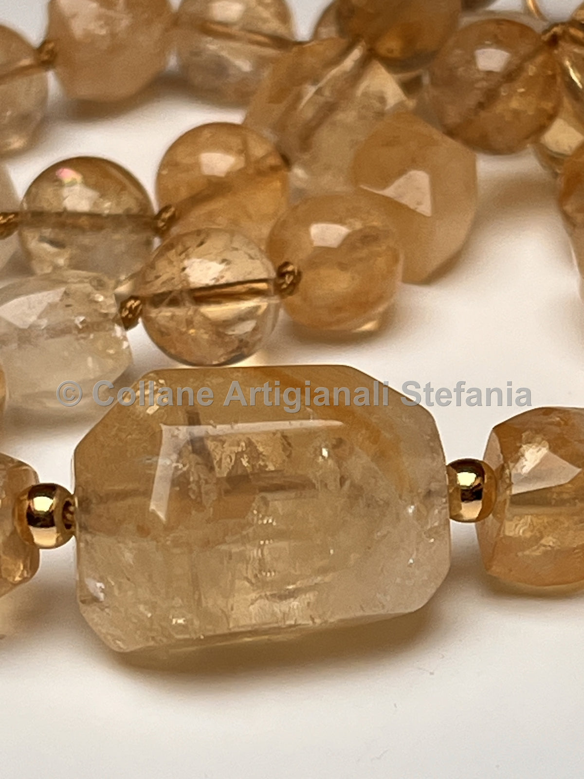 Collana in quarzo citrino con pietre rotonde e squadrate irregolari