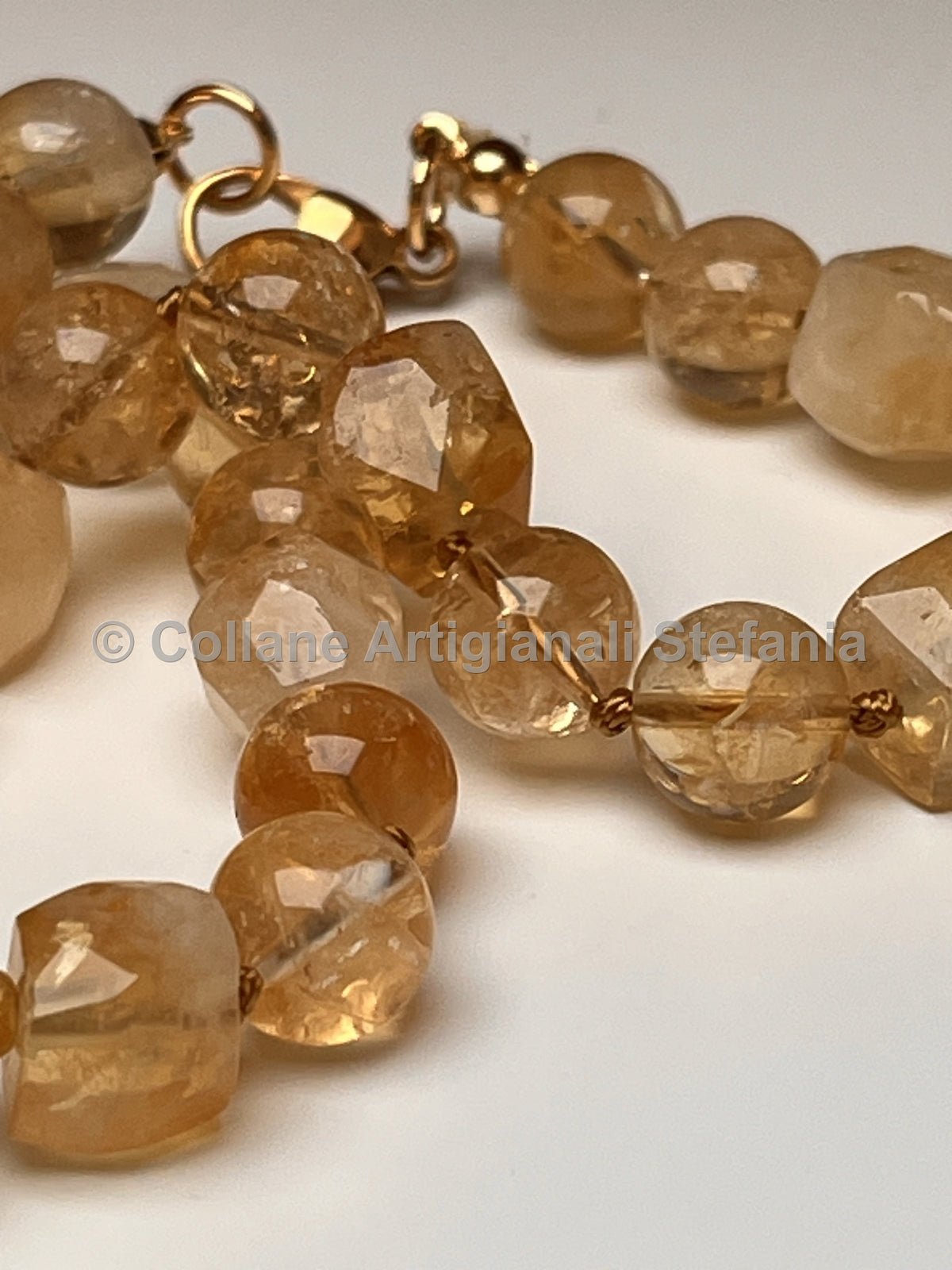 Collana in quarzo citrino con pietre rotonde e squadrate irregolari