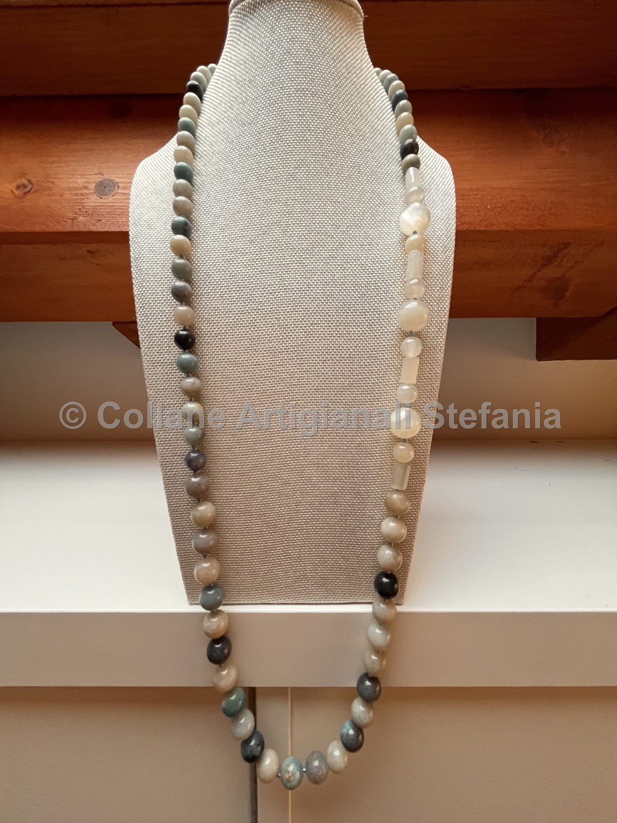 Collana lunga in trolleite e pietra di luna – 84 cm