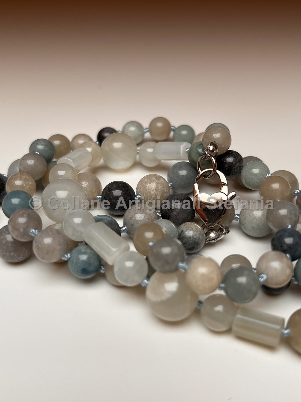 Collana lunga in trolleite e pietra di luna – 84 cm