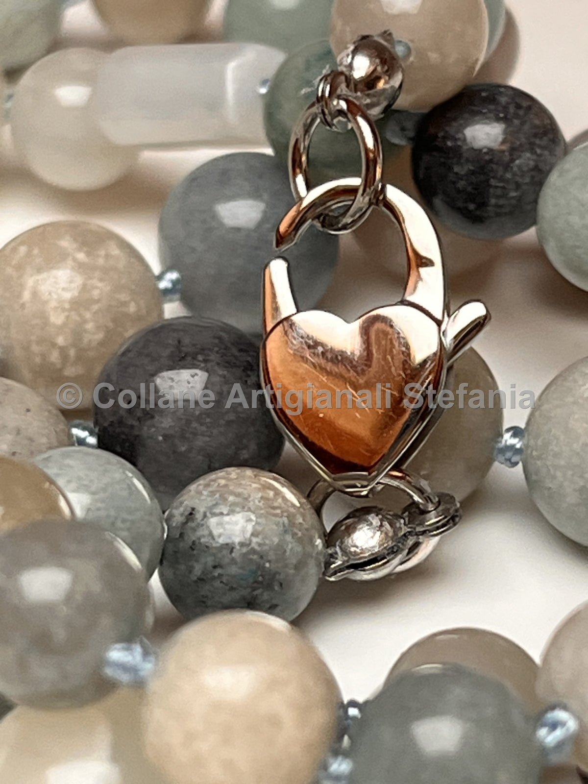 Collana lunga in trolleite e pietra di luna – 84 cm