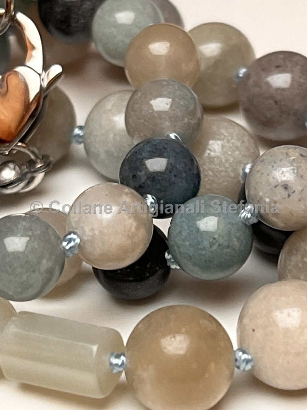 Collana lunga in trolleite e pietra di luna – 84 cm