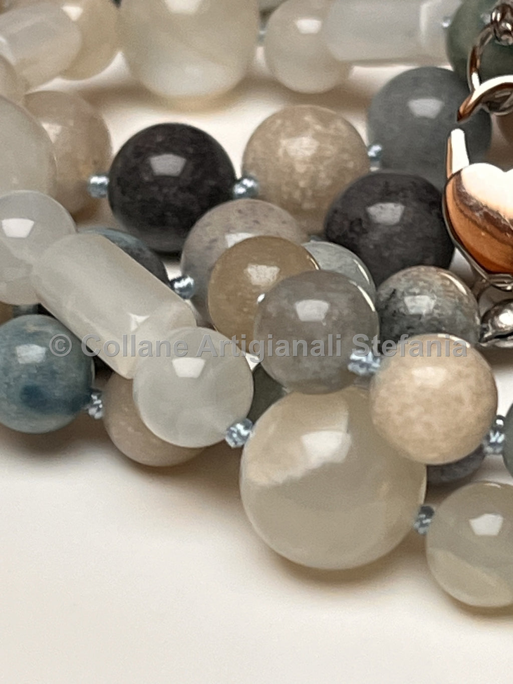Collana lunga in trolleite e pietra di luna – 84 cm