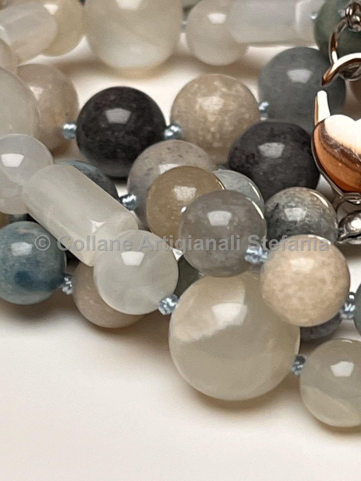 Collana lunga in trolleite e pietra di luna – 84 cm
