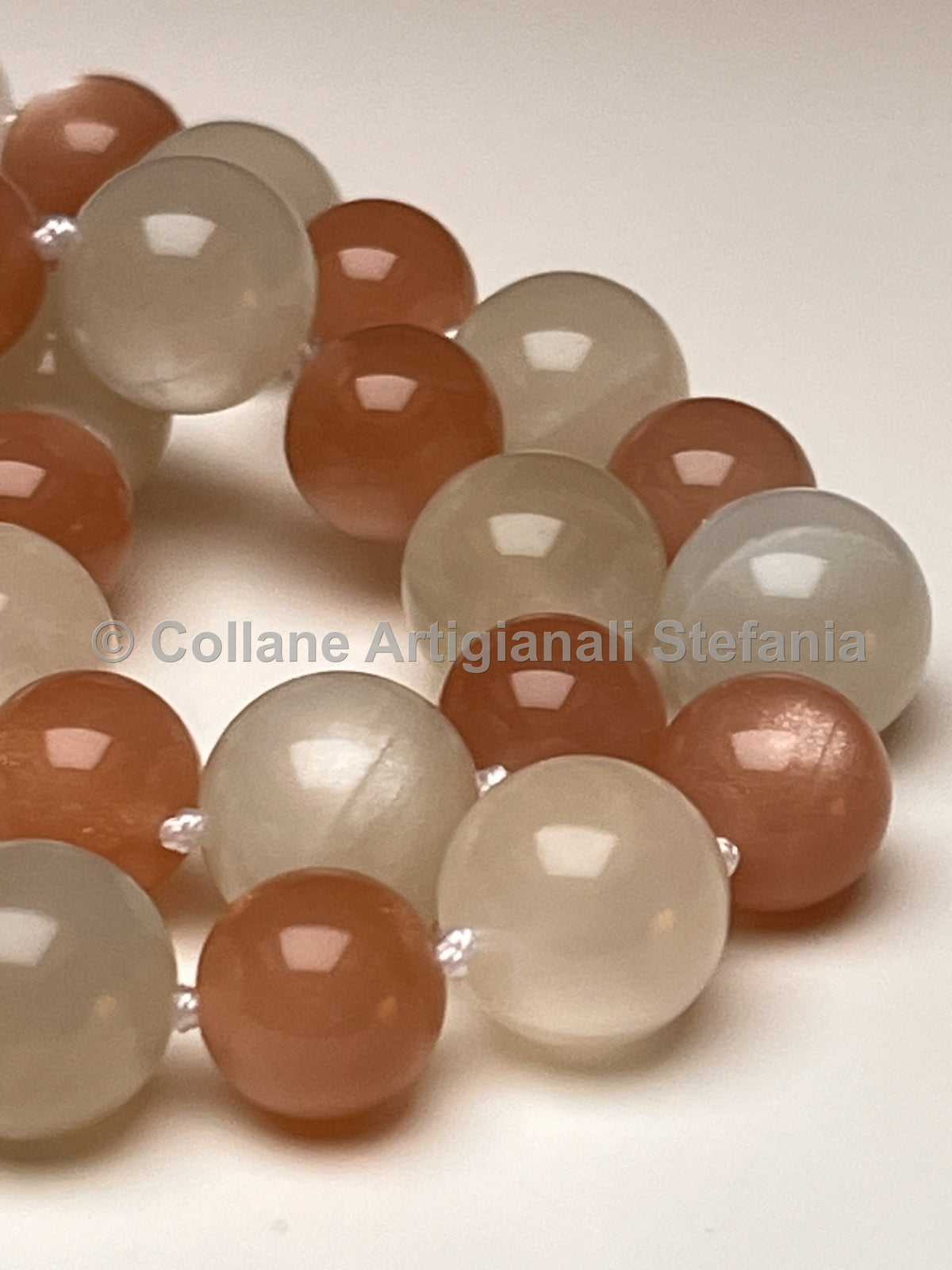 Collana in pietra di luna bianca e pesca – 48 cm