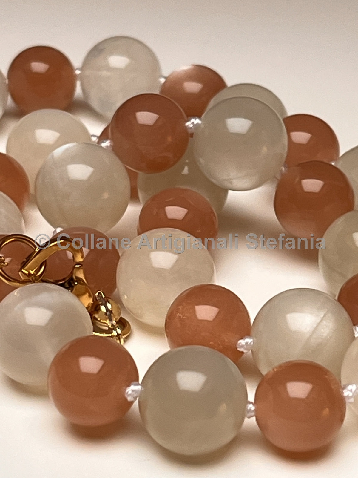 Collana in pietra di luna bianca e pesca – 48 cm