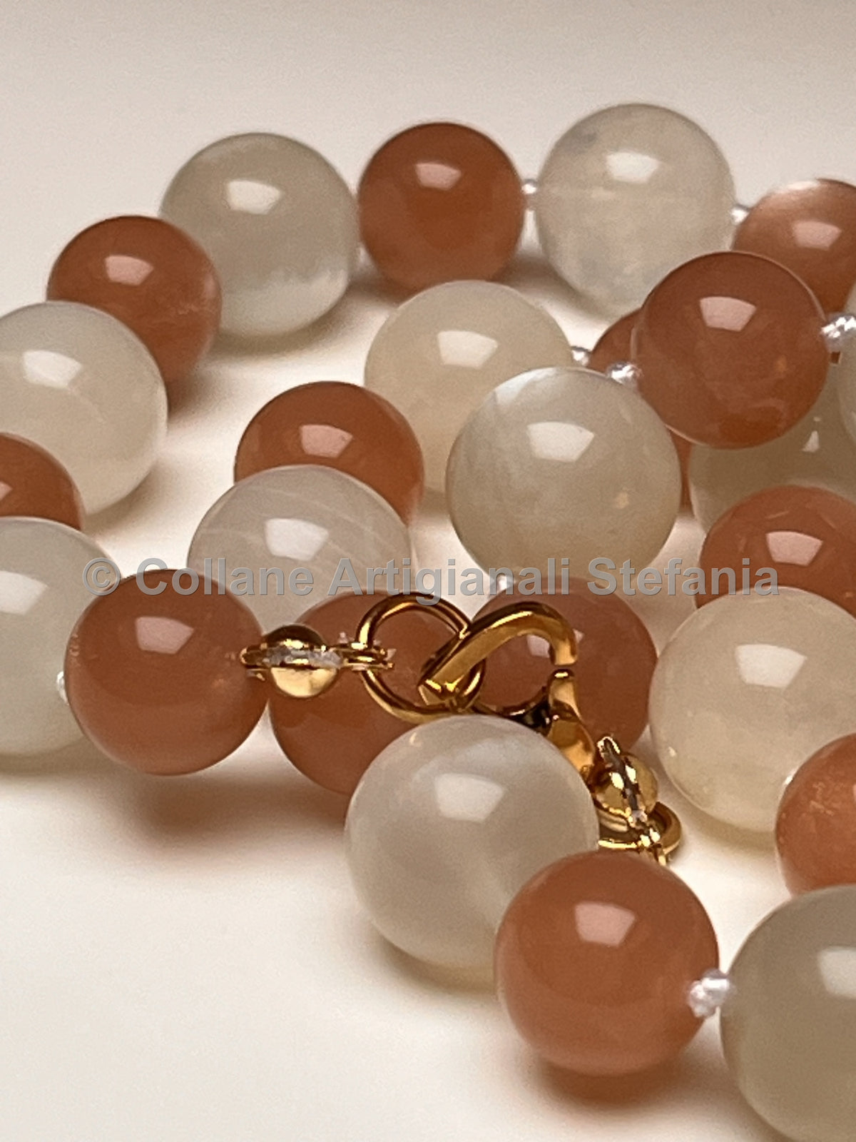 Collana in pietra di luna bianca e pesca – 48 cm