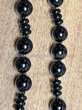 Collana con pietre dure di Agata nera.