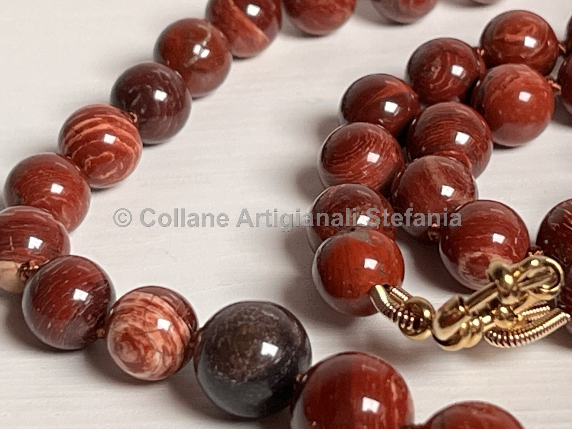Collana con pietre dure di Australian serpentine di qualità.