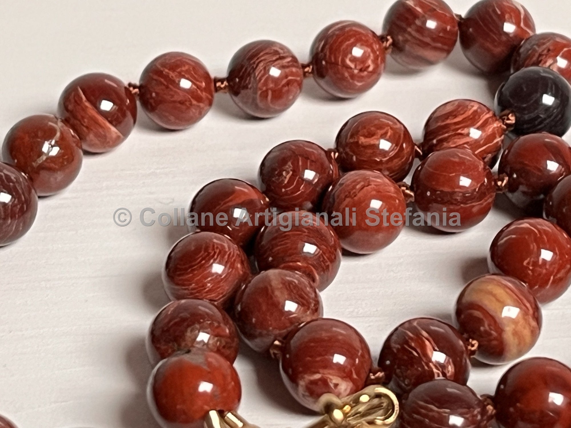 Collana con pietre dure di Australian serpentine di qualità.