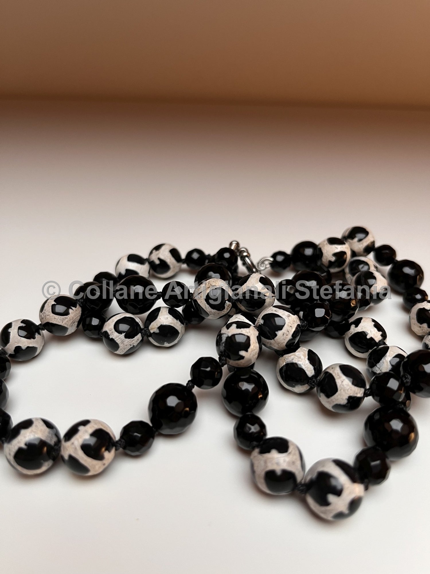 Collana con pietre dure di Onice e Agata Tibetana