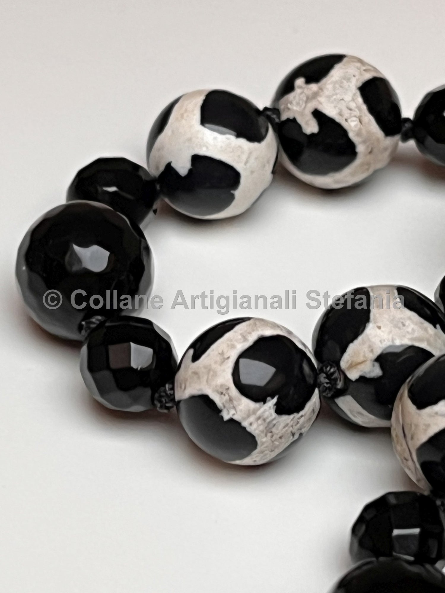 Collana con pietre dure di Onice e Agata Tibetana
