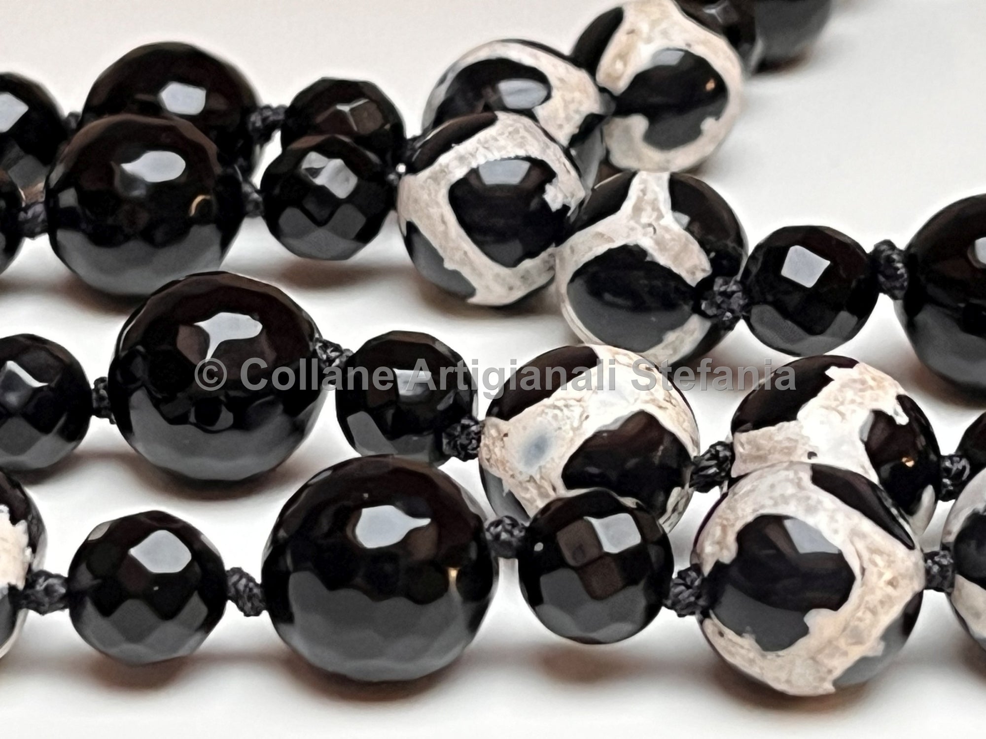 Collana con pietre dure di Onice e Agata Tibetana