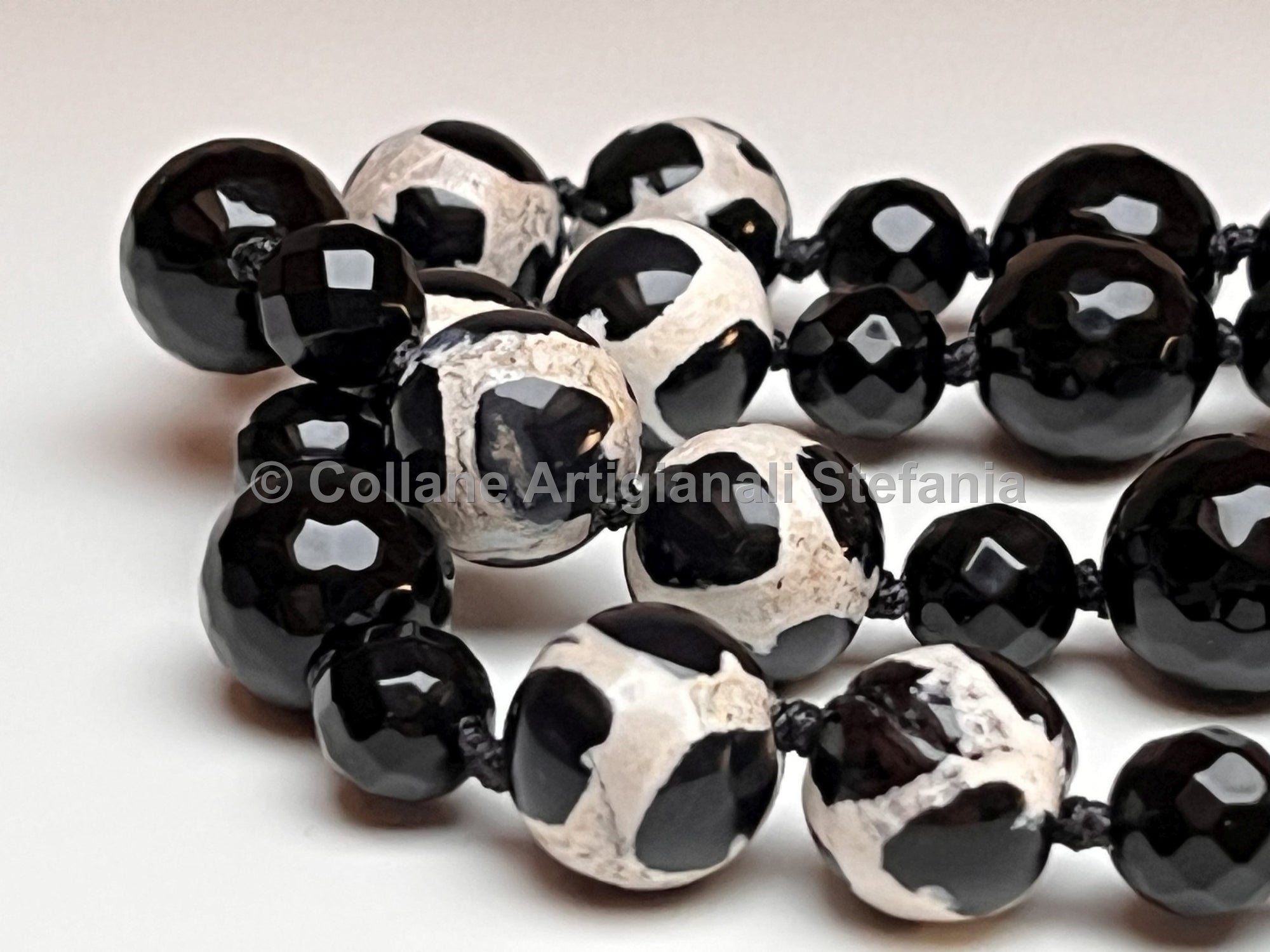 Collana con pietre dure di Onice e Agata Tibetana