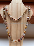 Collana con pietre dure di Giada multicolore.