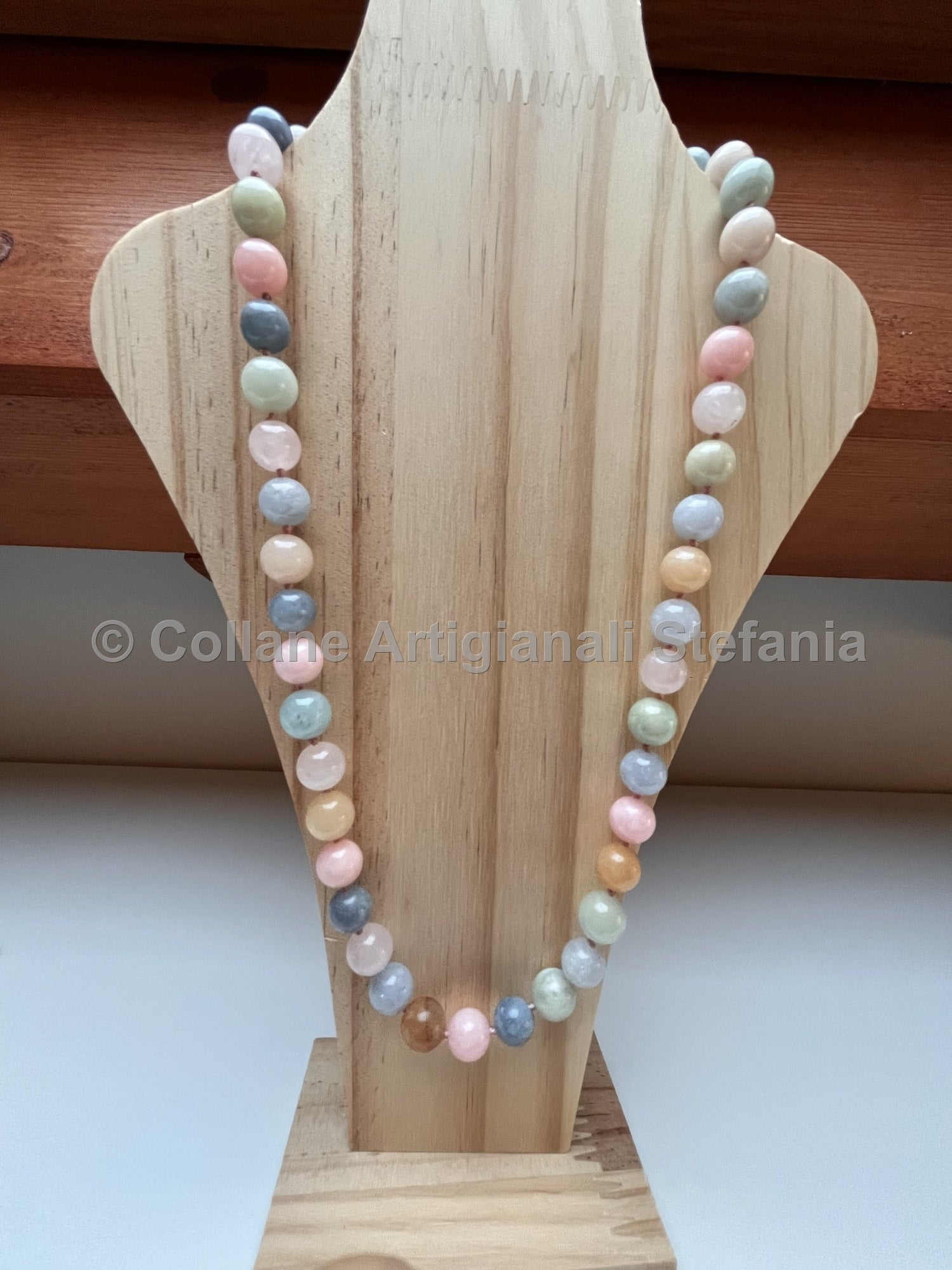 Collana con pietre dure di Morganite di qualità.
