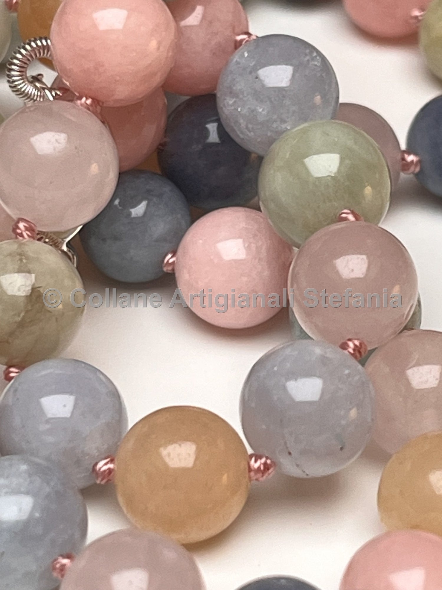 Collana con pietre dure di Morganite di qualità.