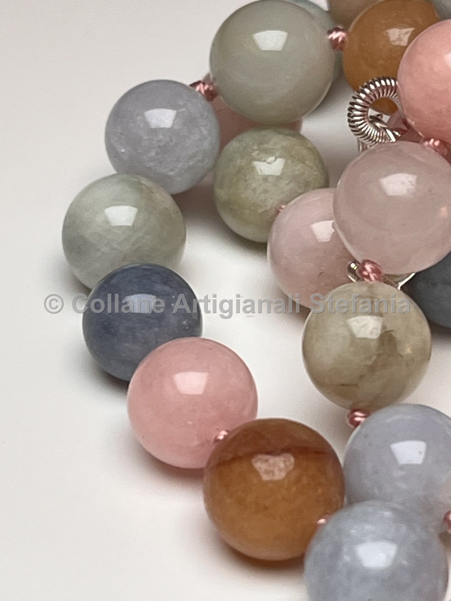Collana con pietre dure di Morganite di qualità.